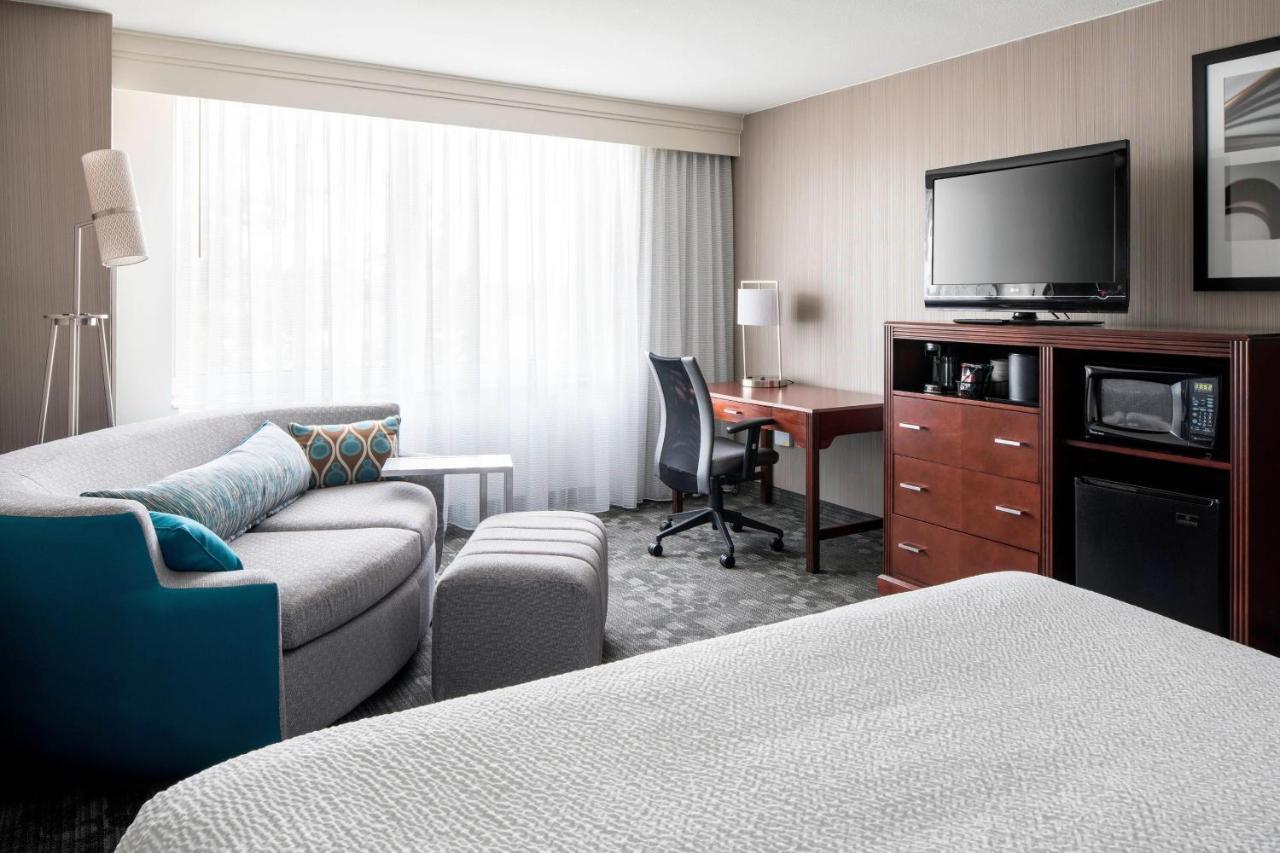 Courtyard By Marriott Seattle Federal Way Hotel Buitenkant foto