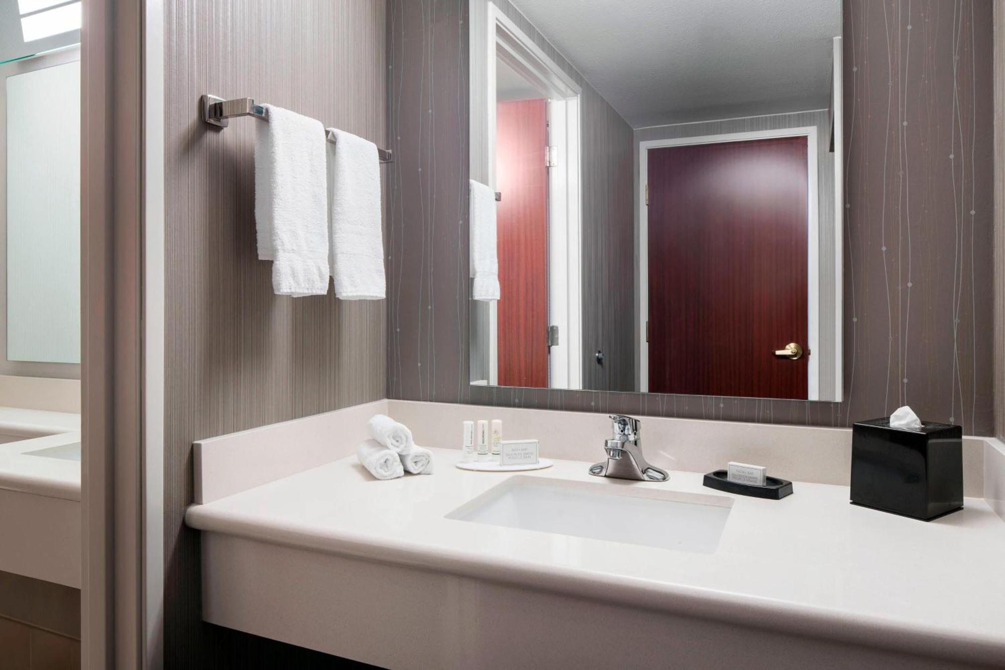Courtyard By Marriott Seattle Federal Way Hotel Buitenkant foto